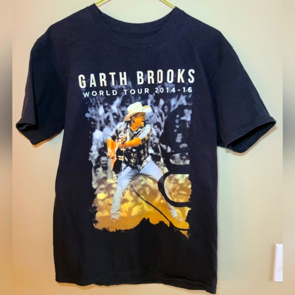 Garth Brooks concert Tee. EUC.